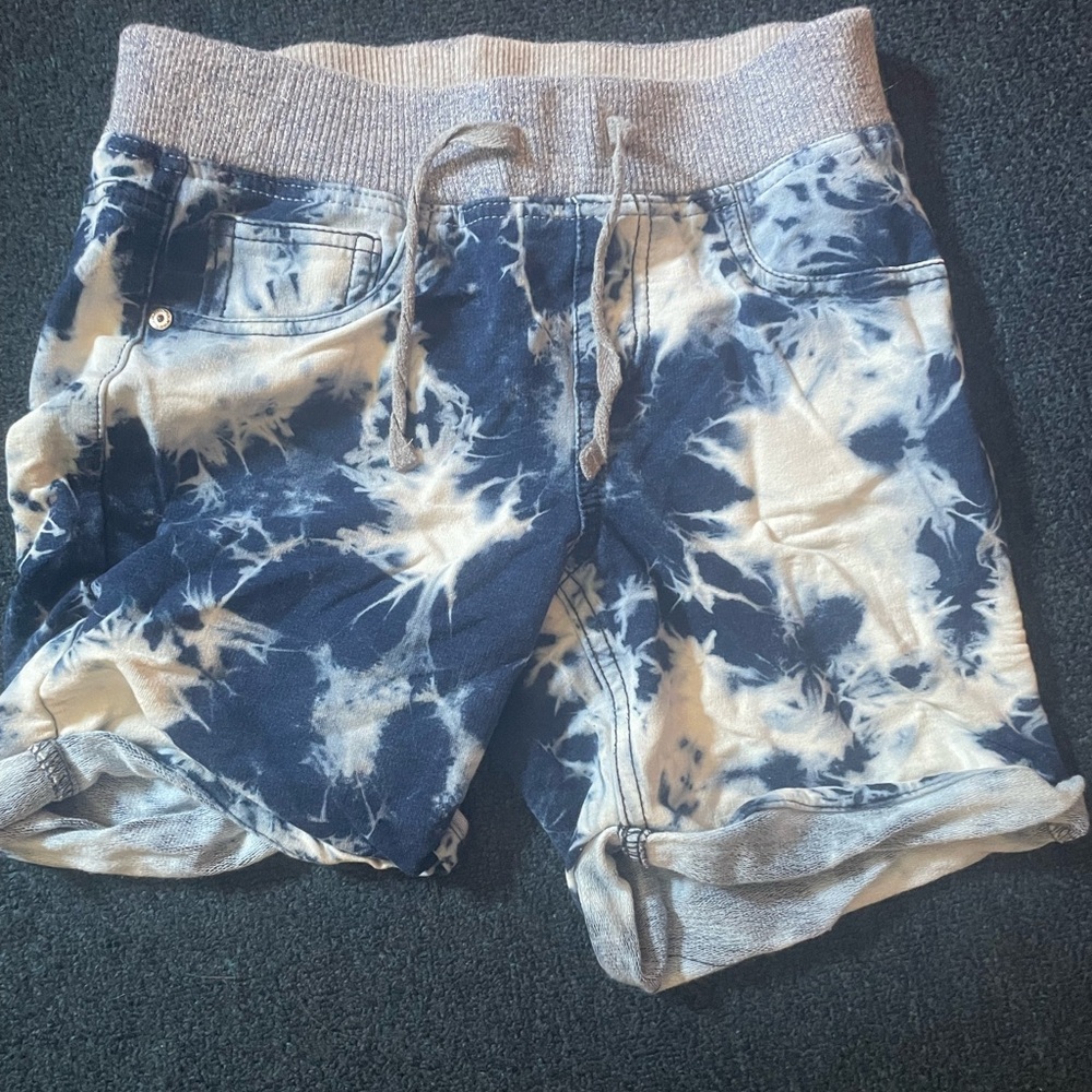 Stylish Blue and White Tie-Dye Women’s Shorts